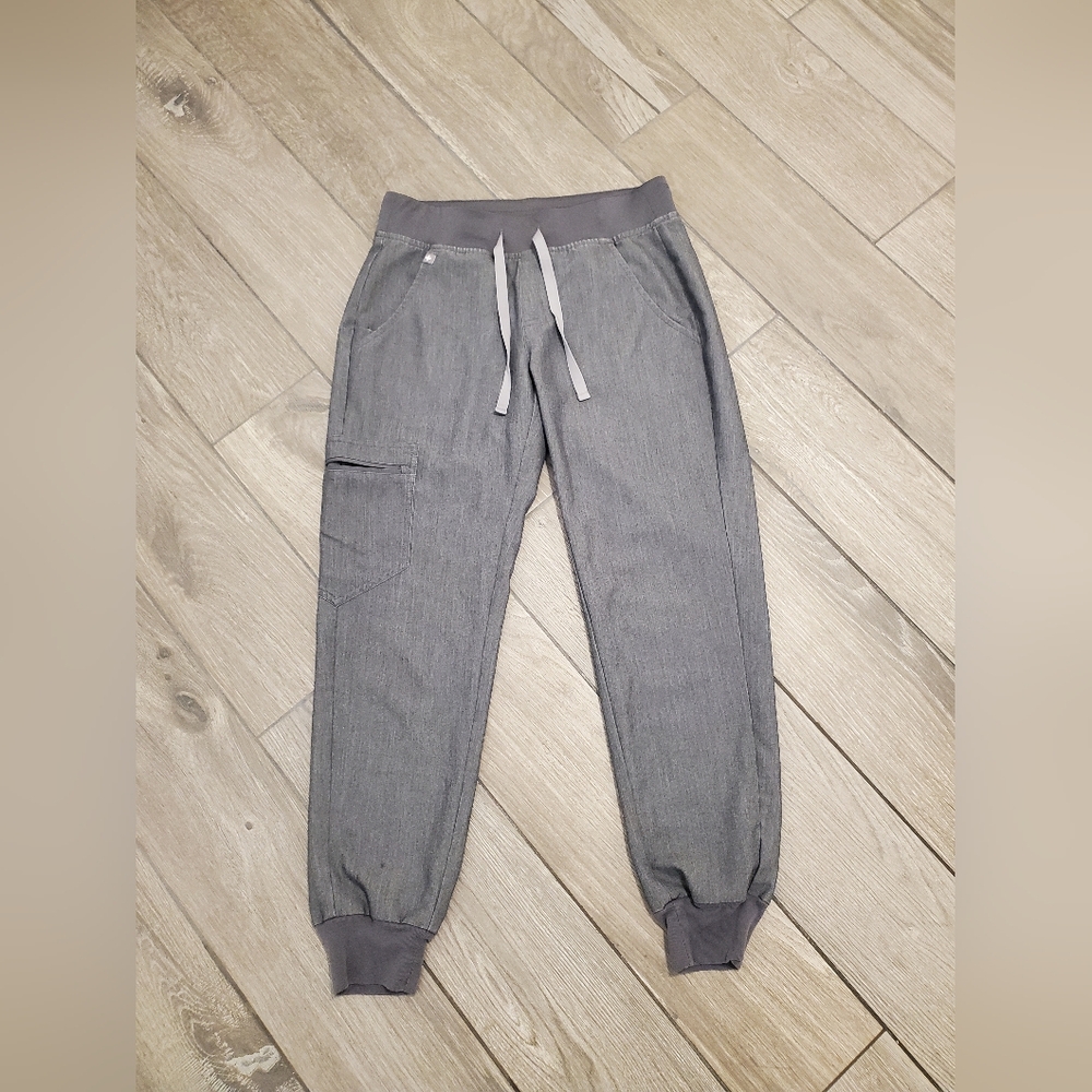 FIGS women's polyester blend gray pocketed elastic waist scrub joggers pants